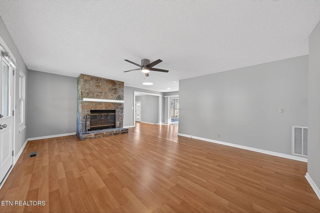 Photo of 153 Glenwood Drive, Crossville, TN 38558 (MLS # 1324896)