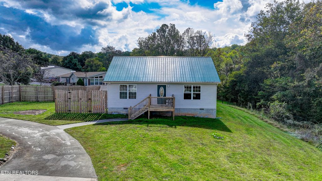 Photo of 810 Harvest Meadows Drive, Kodak, TN 37764 (MLS # 1337533)