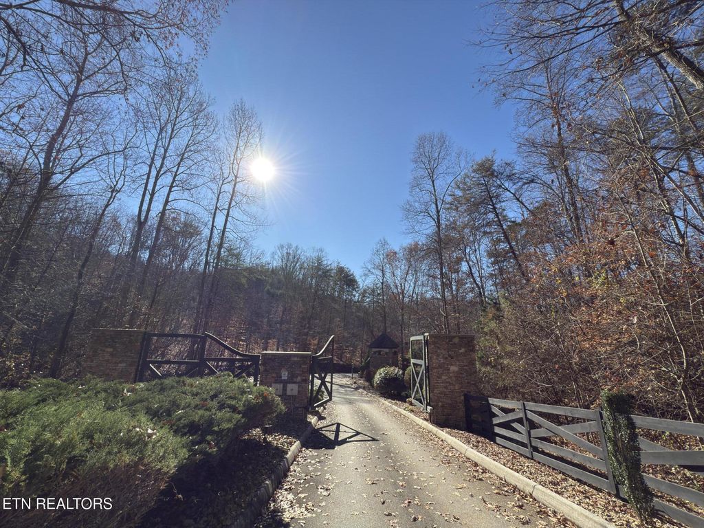 Photo of 527 Enclave Way, Kingston, TN 37763 (MLS # 1322496)