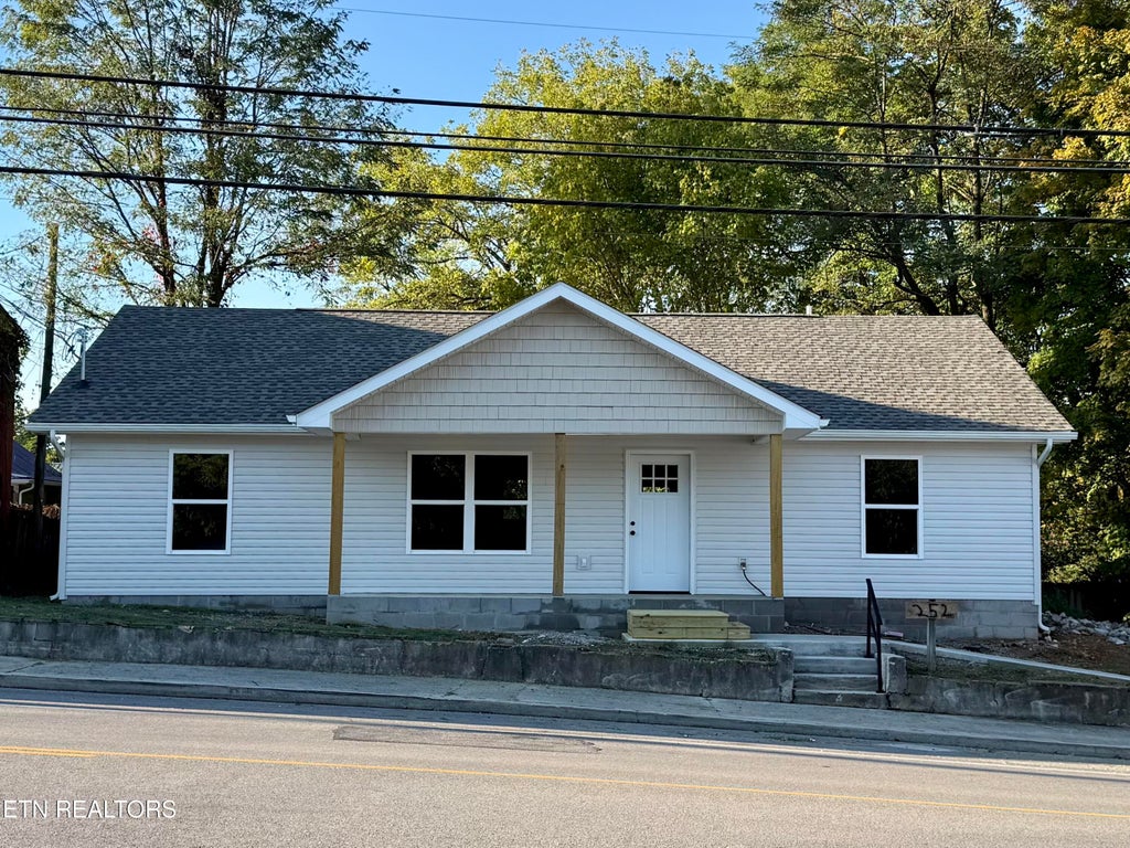 Photo of 252 Fourth St, Crossville, TN 38555 (MLS # 1359211)