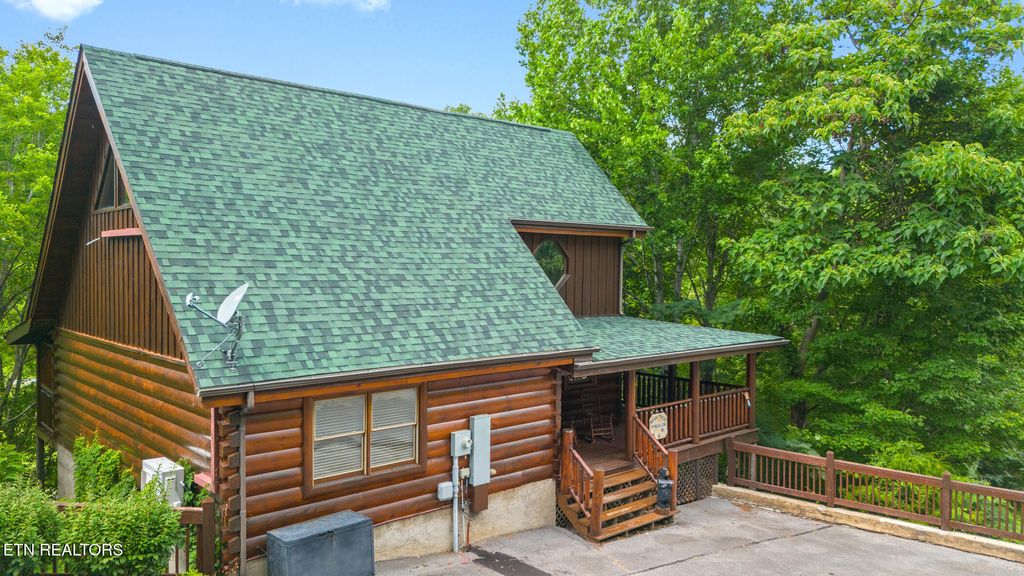 Photo of 2024 Bear Haven Way, Sevierville, TN 37876 (MLS # 1309410)
