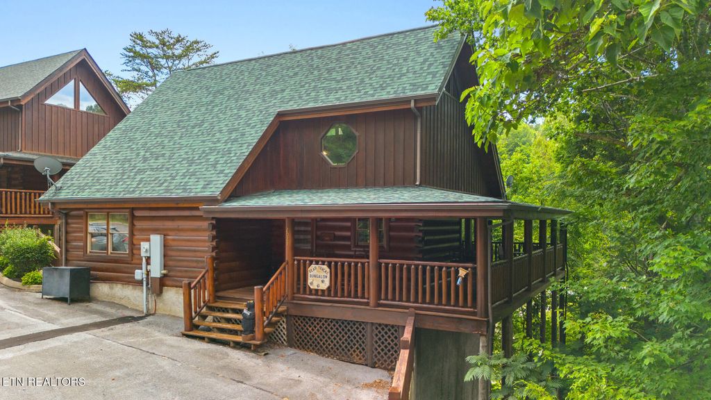 Photo of 2024 Bear Haven Way, Sevierville, TN 37876 (MLS # 1309410)