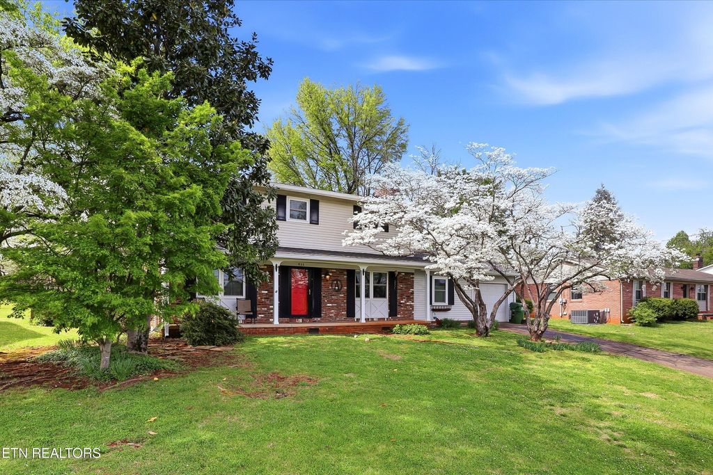 Photo of 911 Willow Drive, Maryville, TN 37803 (MLS # 1335763)