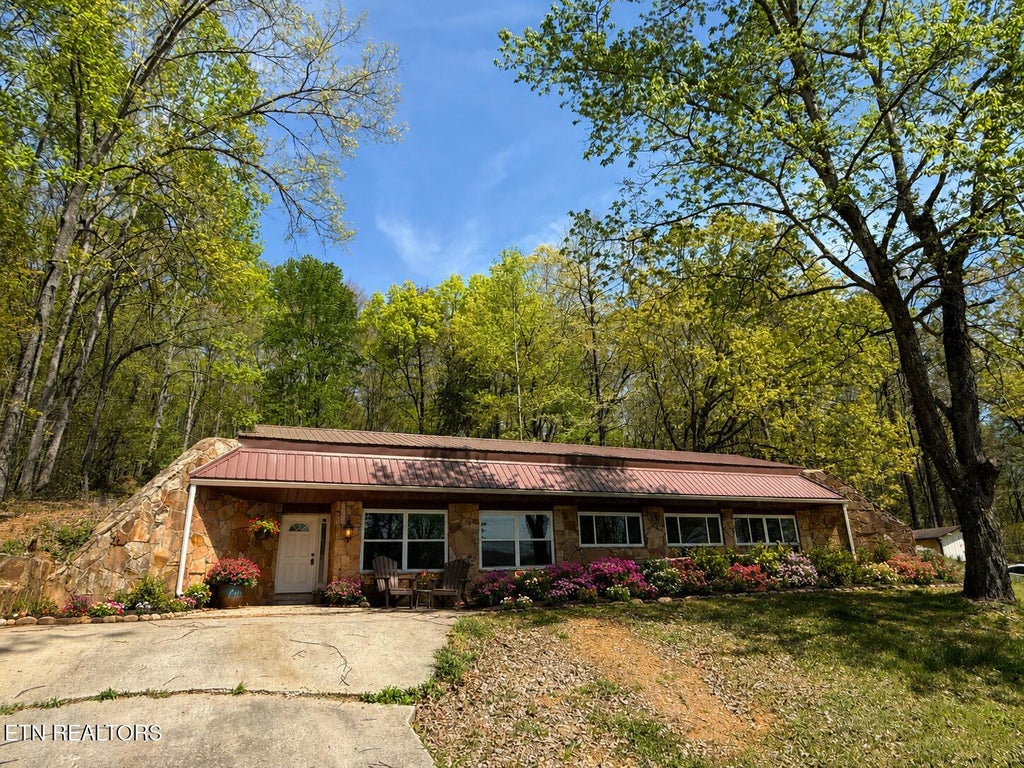 Photo of 522 College Grove Rd, Rockwood, TN 37854 (MLS # 1355999)