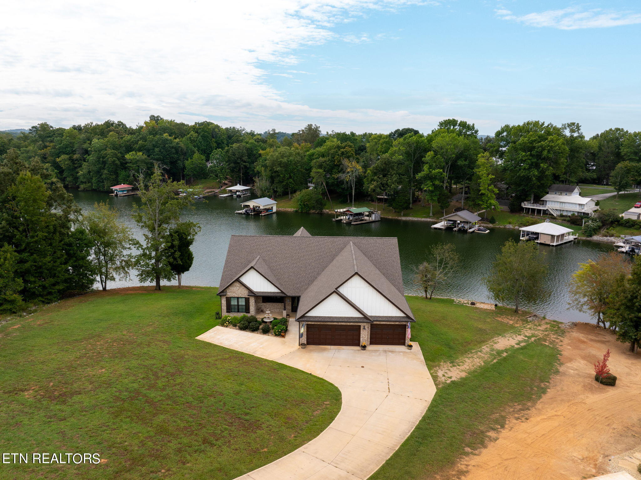 1335 Scenic Lakeview Drive