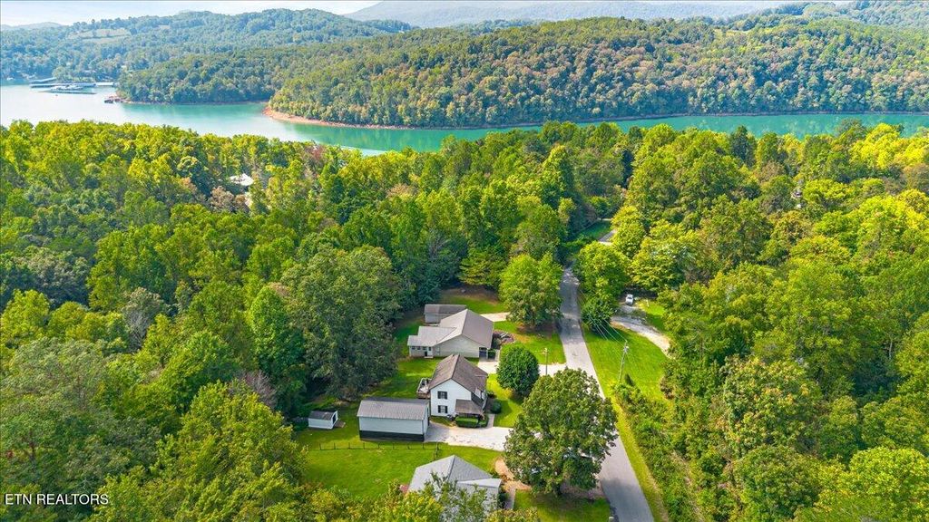 Photo of 804 Pine Hollow Rd, Jacksboro, TN 37757 (MLS # 1316035)