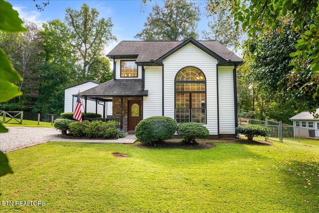 Photo of 804 Pine Hollow Rd, Jacksboro, TN 37757 (MLS # 1316035)