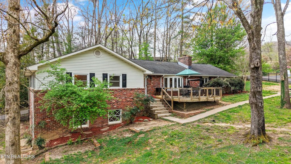 Photo of 100 Moss Rd, Oak Ridge, TN 37830 (MLS # 1335069)