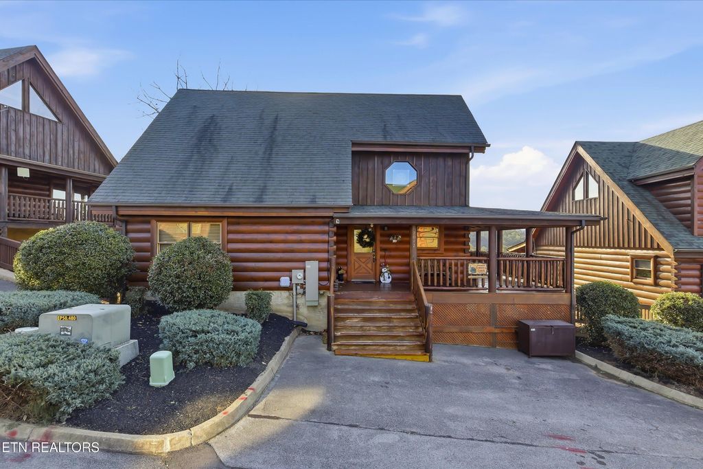 Photo of 2012 Cougar Crossing Way, Sevierville, TN 37862 (MLS # 1327410)