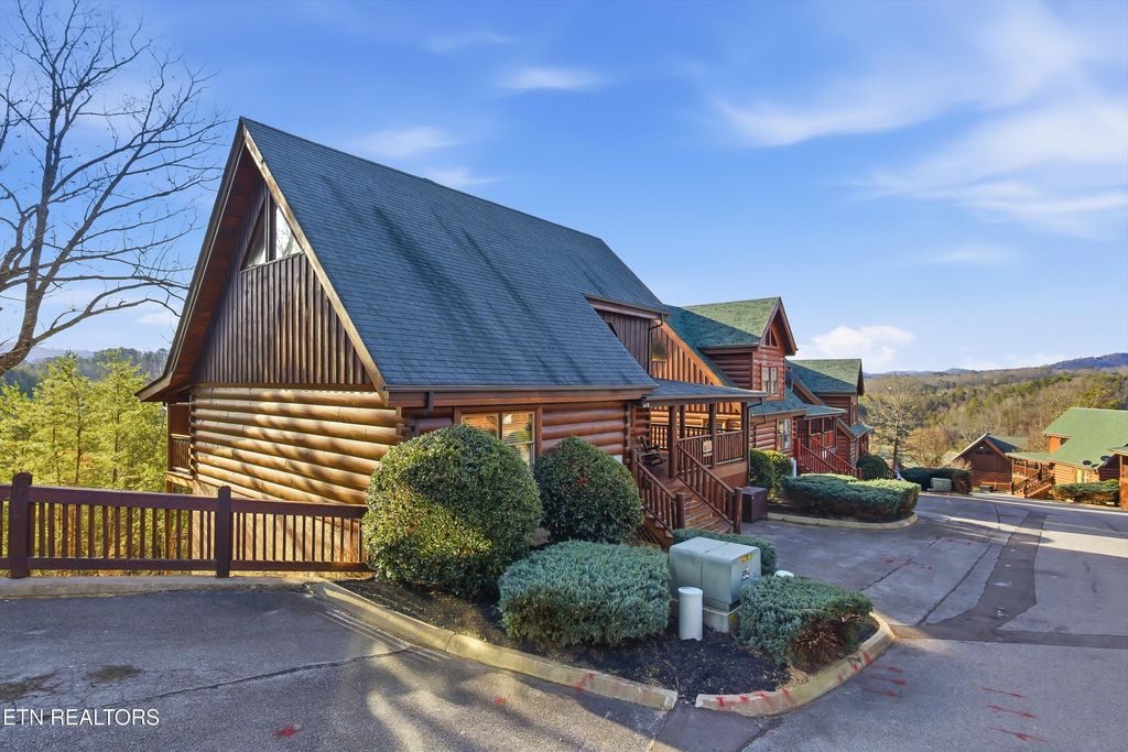 Photo of 2012 Cougar Crossing Way, Sevierville, TN 37862 (MLS # 1327410)