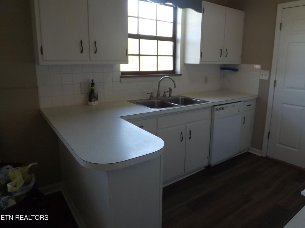 Photo of 800 Shawanee Rd, Harrogate, TN 37752 (MLS # 1320852)