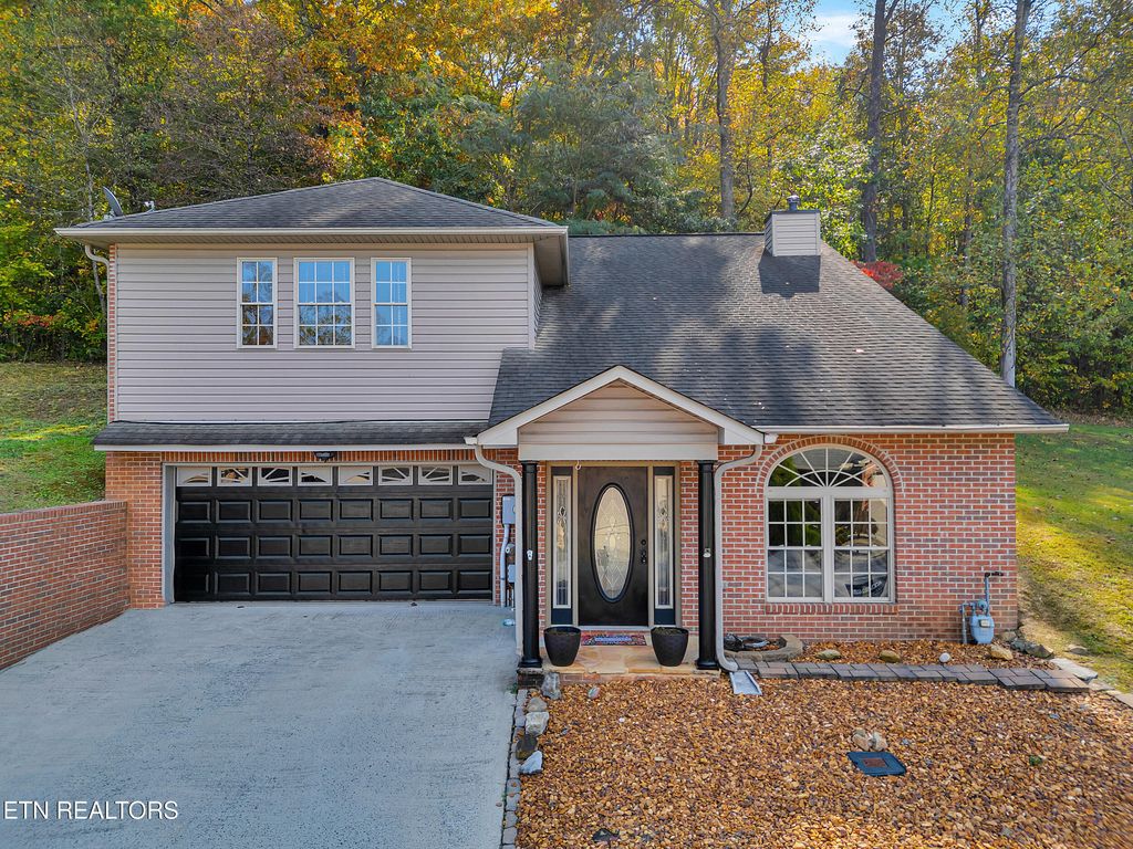 Photo of 5015 Fairgrounds Place, Kingston, TN 37763 (MLS # 1304402)