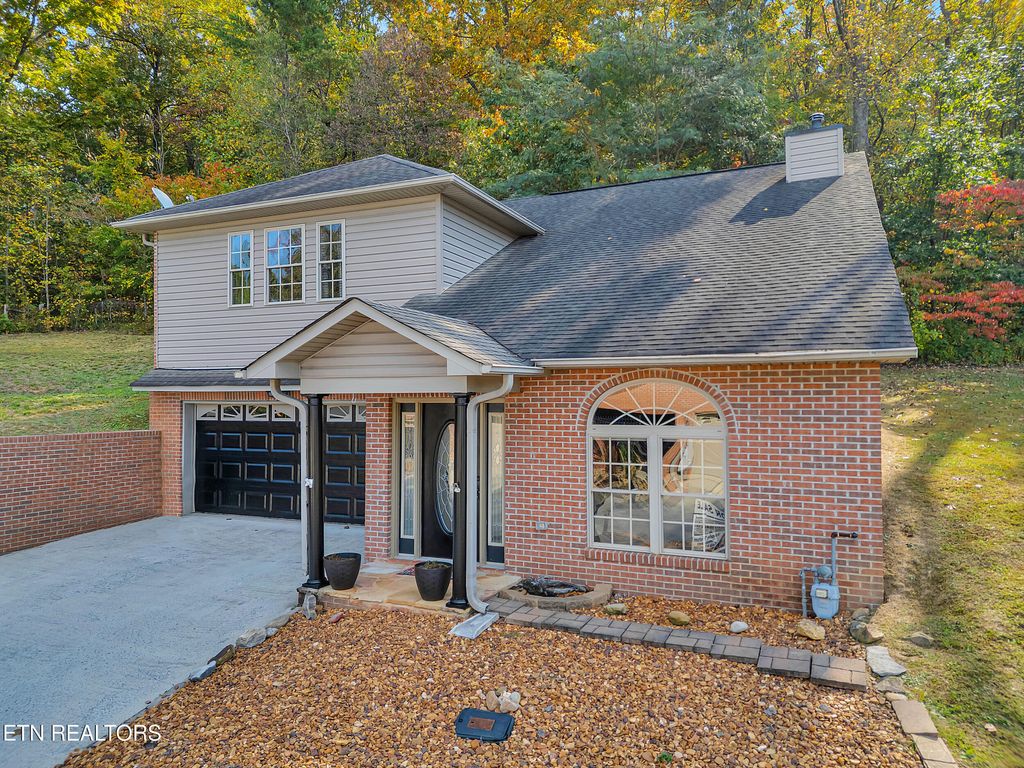Photo of 5015 Fairgrounds Place, Kingston, TN 37763 (MLS # 1304402)