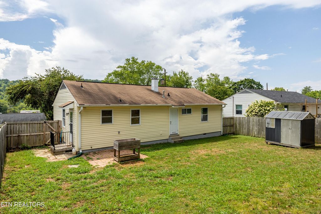 Photo of 114 Aspen Lane, Oak Ridge, TN 37830 (MLS # 1310148)