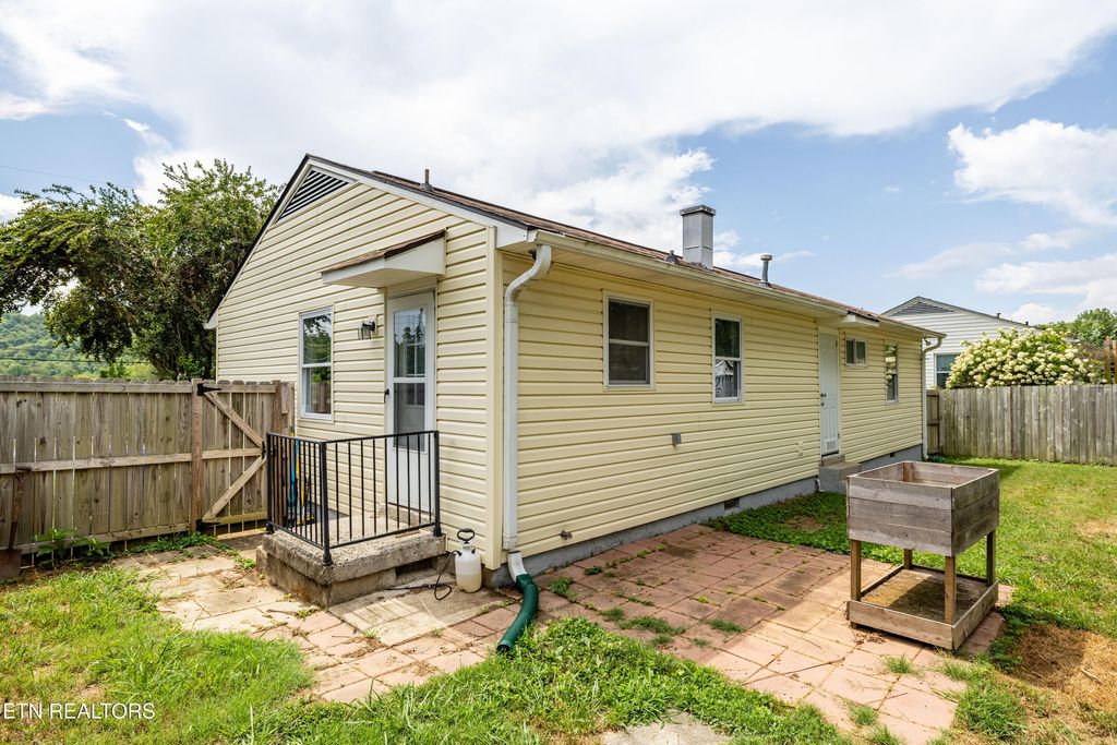 Photo of 114 Aspen Lane, Oak Ridge, TN 37830 (MLS # 1310148)