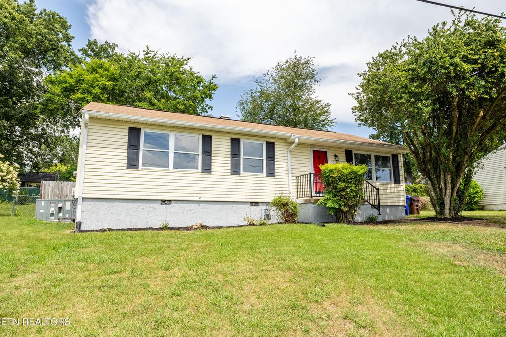 Photo of 114 Aspen Lane, Oak Ridge, TN 37830 (MLS # 1310148)