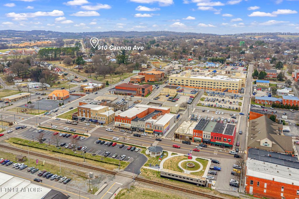 Photo of 910 Cannon Ave, Sweetwater, TN 37874 (MLS # 1330886)