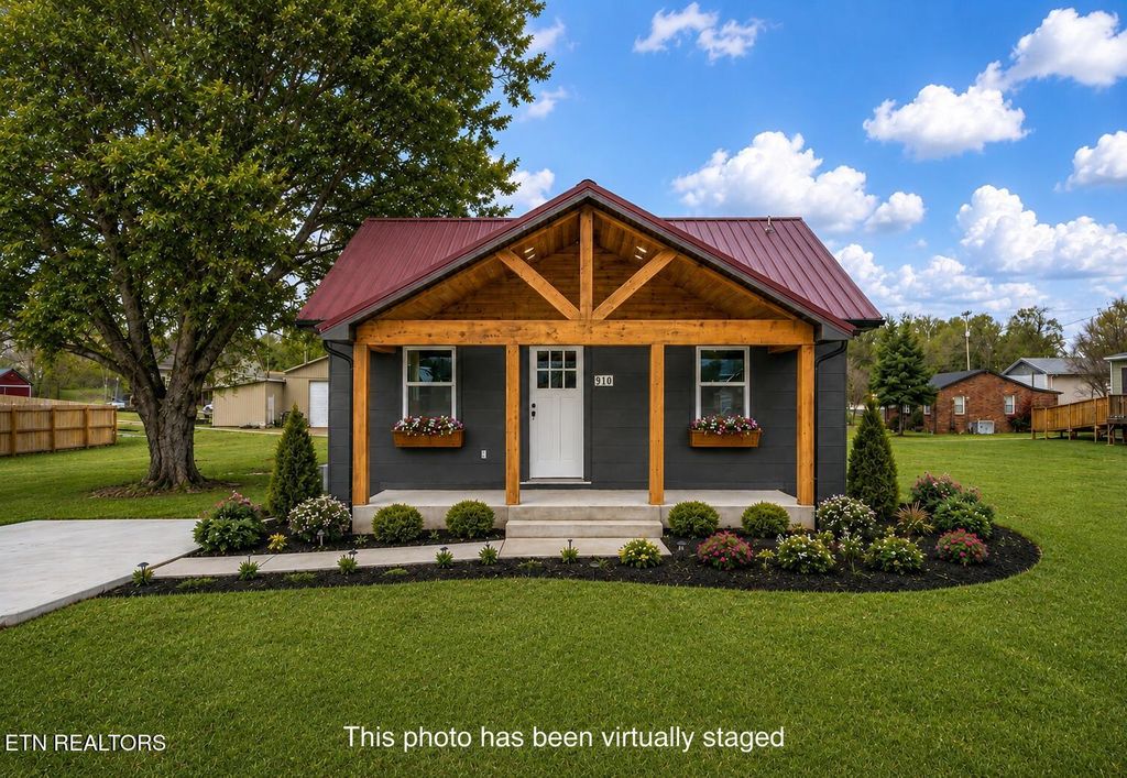 Photo of 910 Cannon Ave, Sweetwater, TN 37874 (MLS # 1330886)