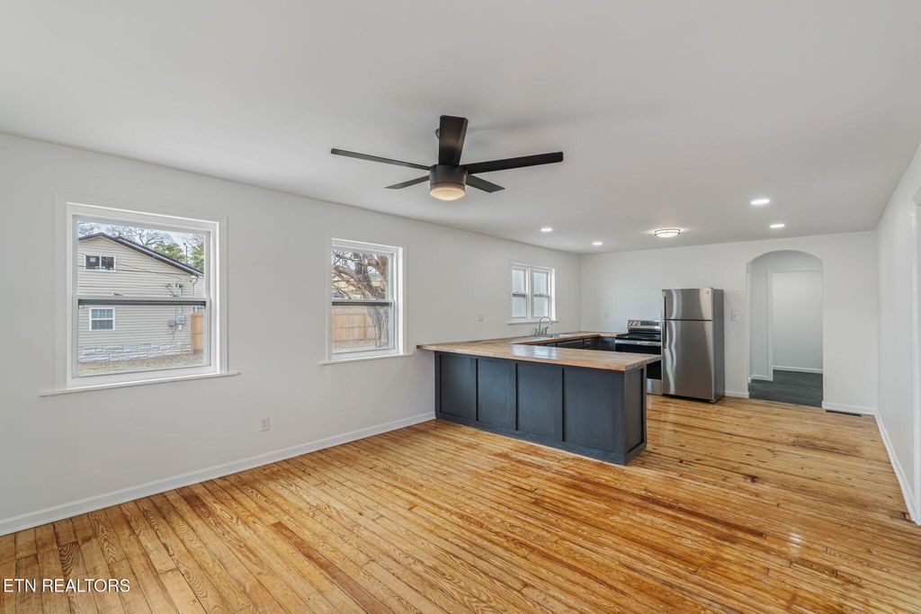 Photo of 910 Cannon Ave, Sweetwater, TN 37874 (MLS # 1330886)