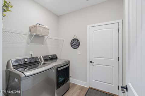 Tiny photo for 211 Queenberry St, Oak Ridge, TN 37830 (MLS # 1342216)