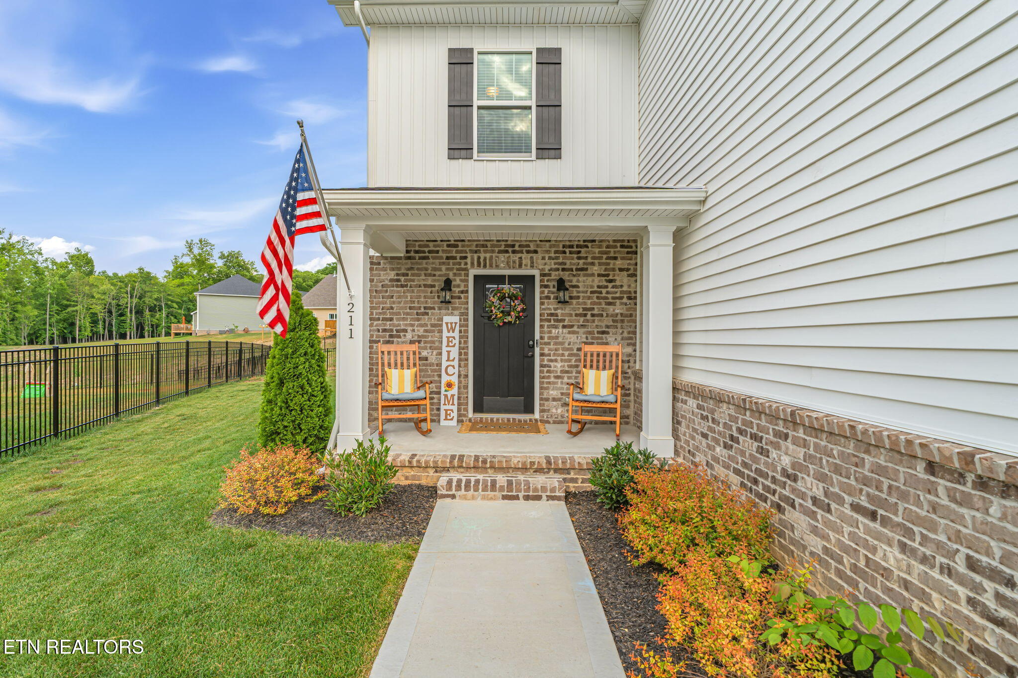 211 Queenberry St