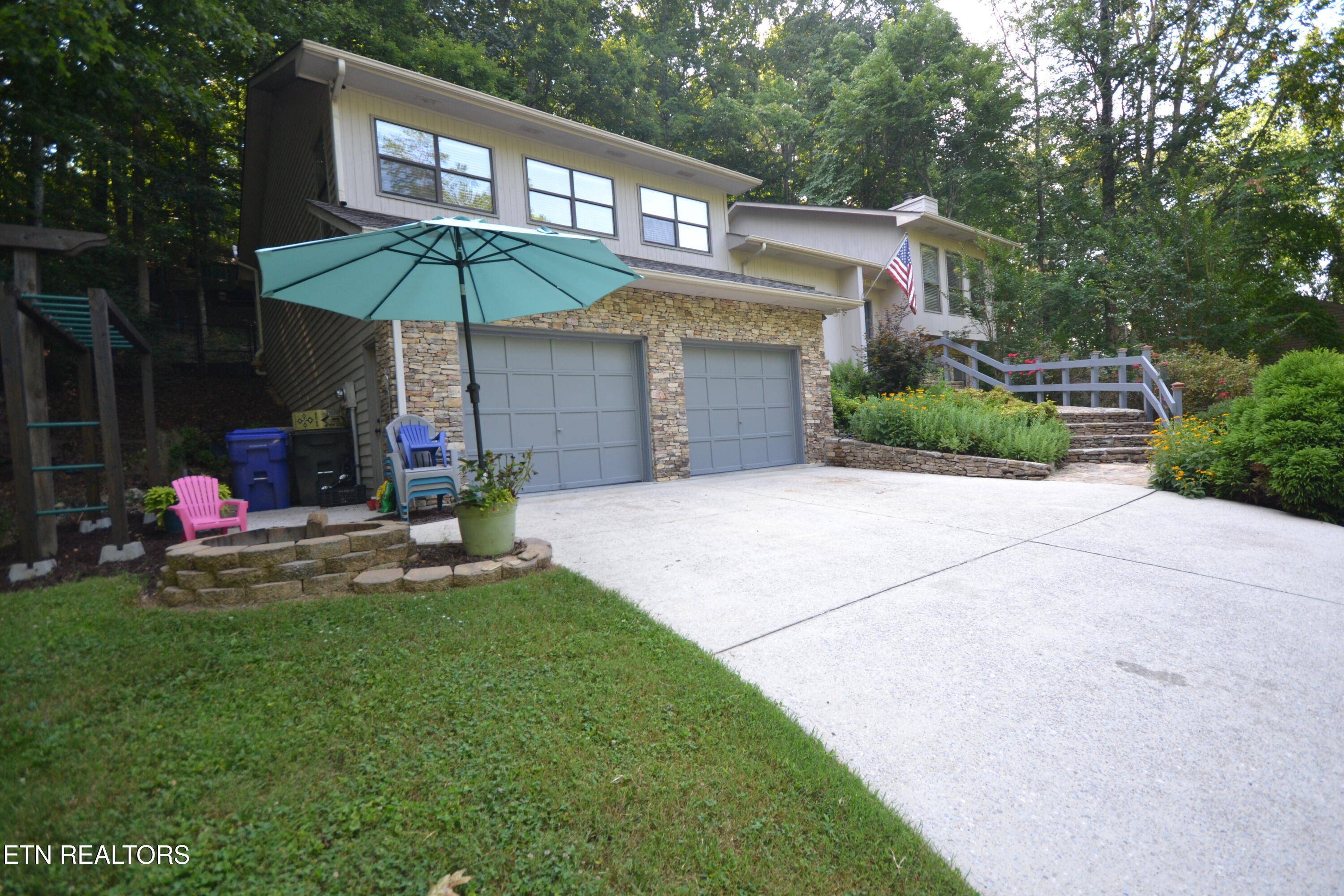 102 Greywood Place