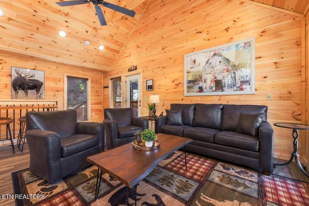 Photo of 1233 Parkview Vista Way, Pigeon Forge, TN 37862 (MLS # 1301403)