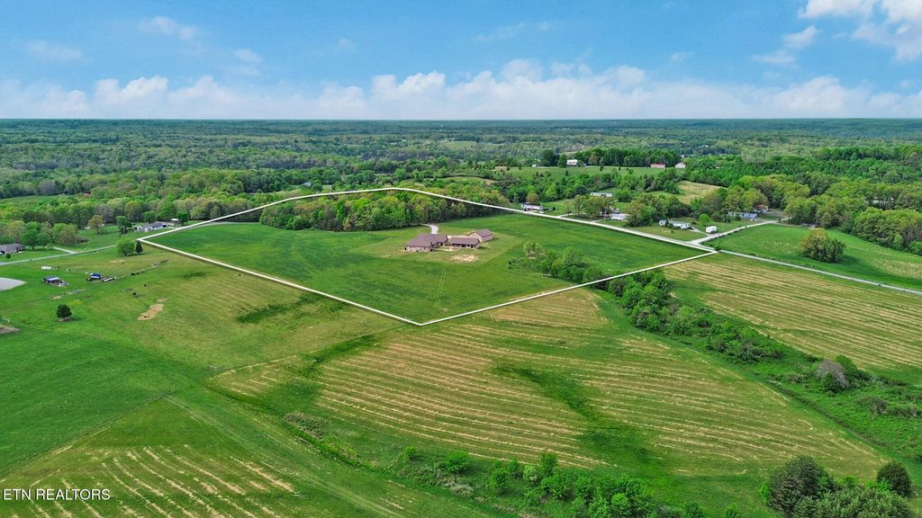 Photo of 1150 Eldridge Loop, Crossville, TN 38571 (MLS # 1338593)