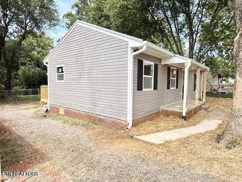 Tiny photo for 2527 Marshall St, Maryville, TN 37804 (MLS # 1355758)