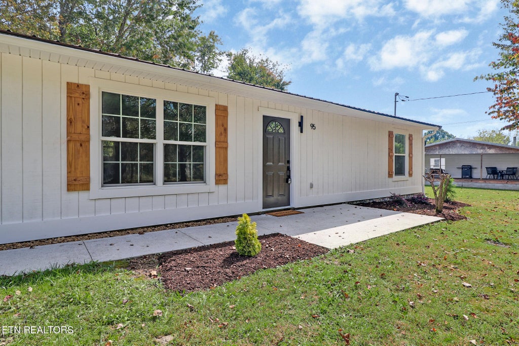 Photo of 95 Fairview Loop, Crossville, TN 38571 (MLS # 1359473)