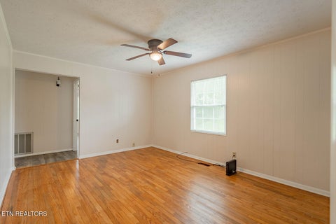 Tiny photo for 104 W Sheridan Place, Oak Ridge, TN 37830 (MLS # 1358582)