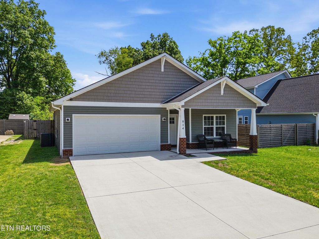 Photo of 814 Cherry St, Alcoa, TN 37701 (MLS # 1338422)