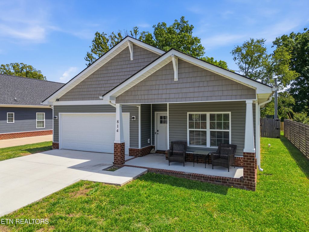 Photo of 814 Cherry St, Alcoa, TN 37701 (MLS # 1338422)