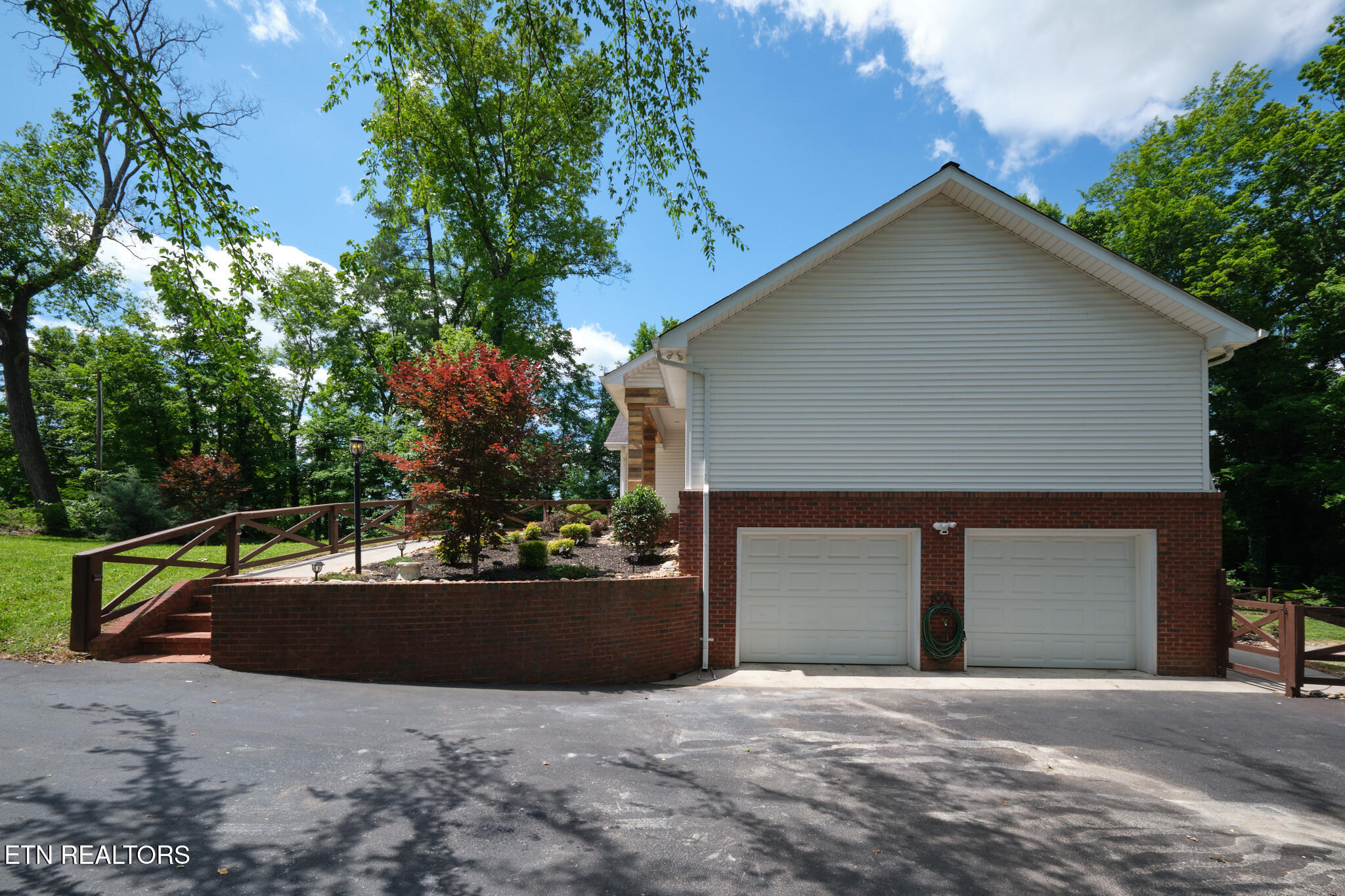 1223 Calderwood Hwy