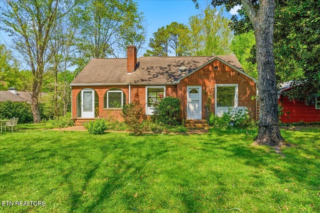 Photo of 2345 Robinson Rd, Knoxville, TN 37923 (MLS # 1336313)