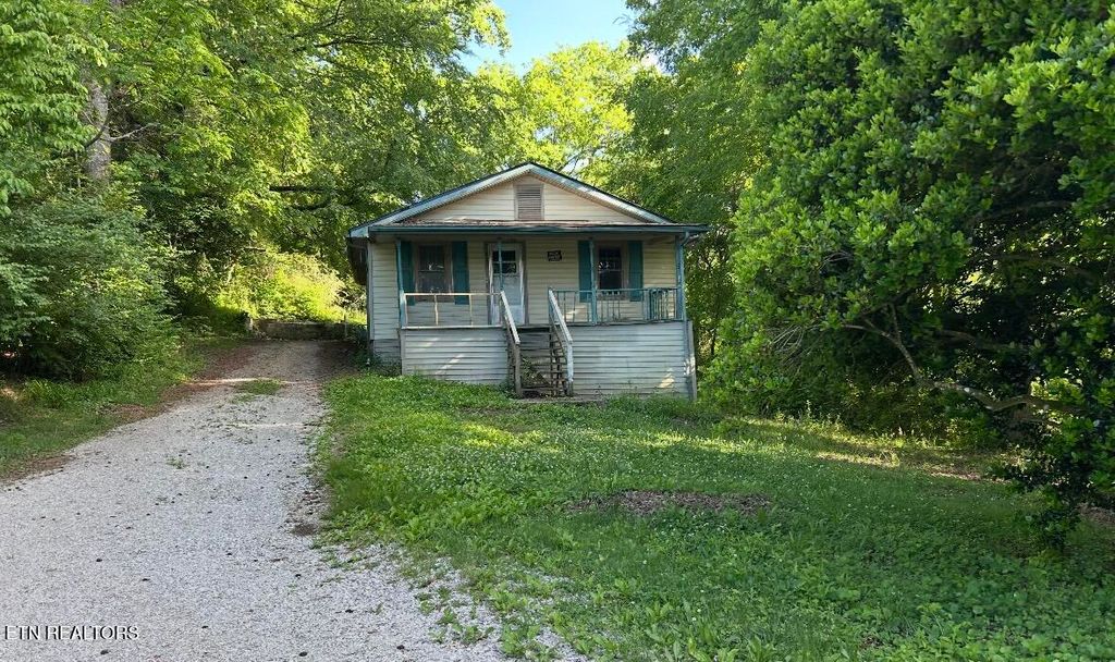 Photo of 127 Elliott St, Harriman, TN 37748 (MLS # 1340154)