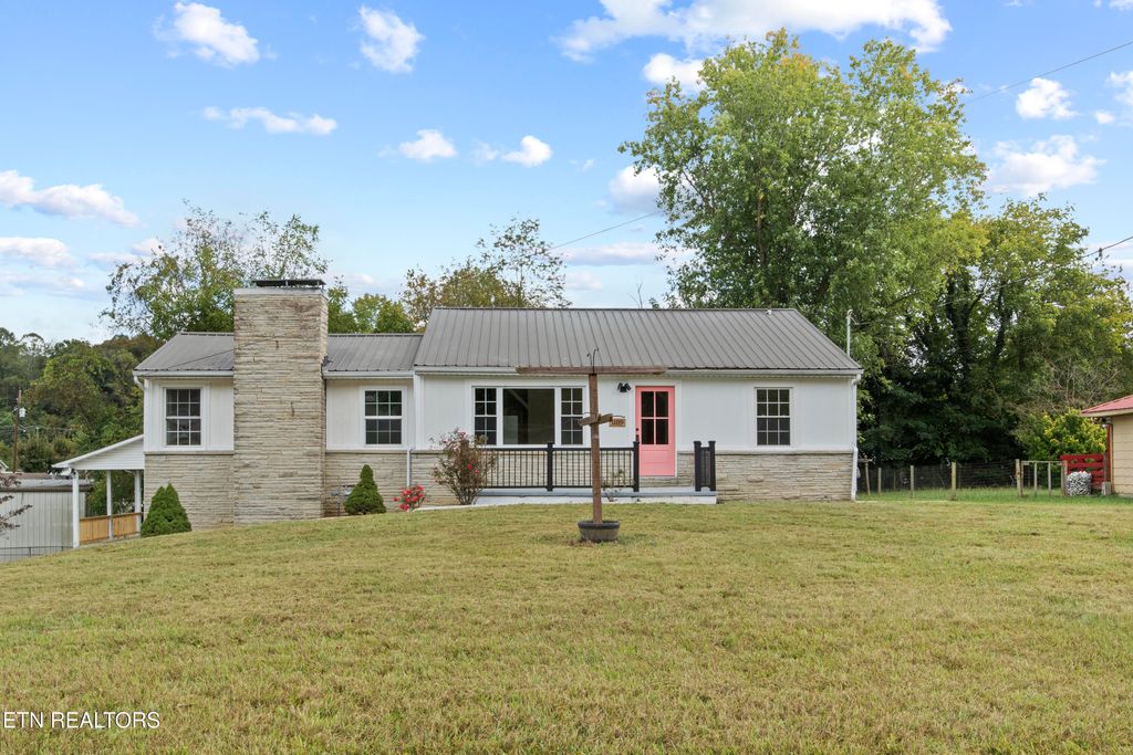 Photo of 1109 W Central Ave, LaFollette, TN 37766 (MLS # 1316803)