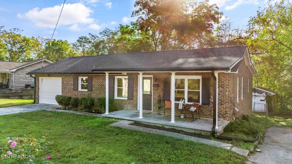 Photo of 206 Bunker Lane, Oak Ridge, TN 37830 (MLS # 1318033)