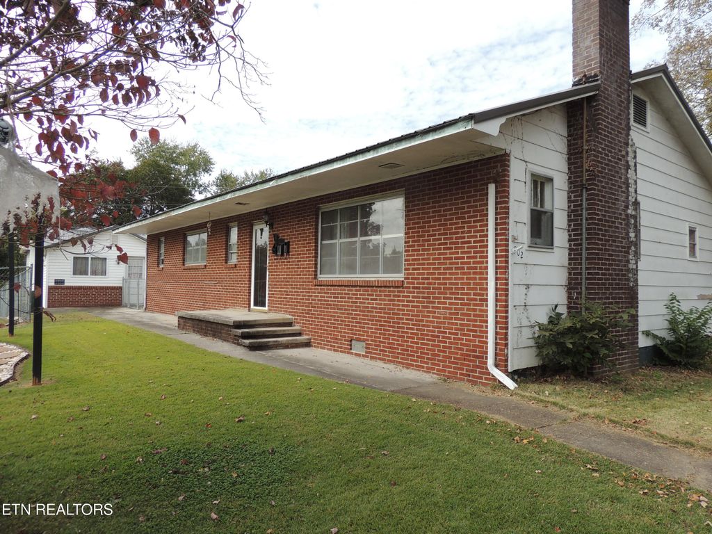 Photo of 902 N C St, Lenoir City, TN 37771 (MLS # 1319903)