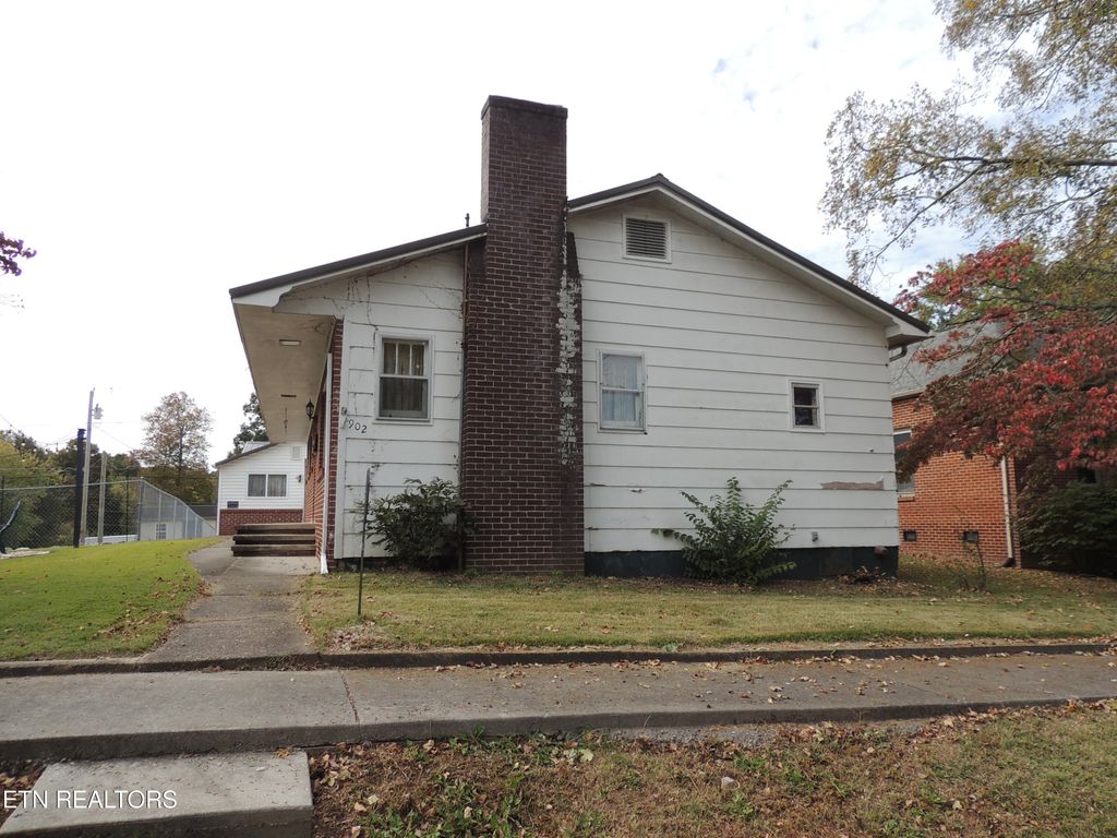 Photo of 902 N C St, Lenoir City, TN 37771 (MLS # 1319903)
