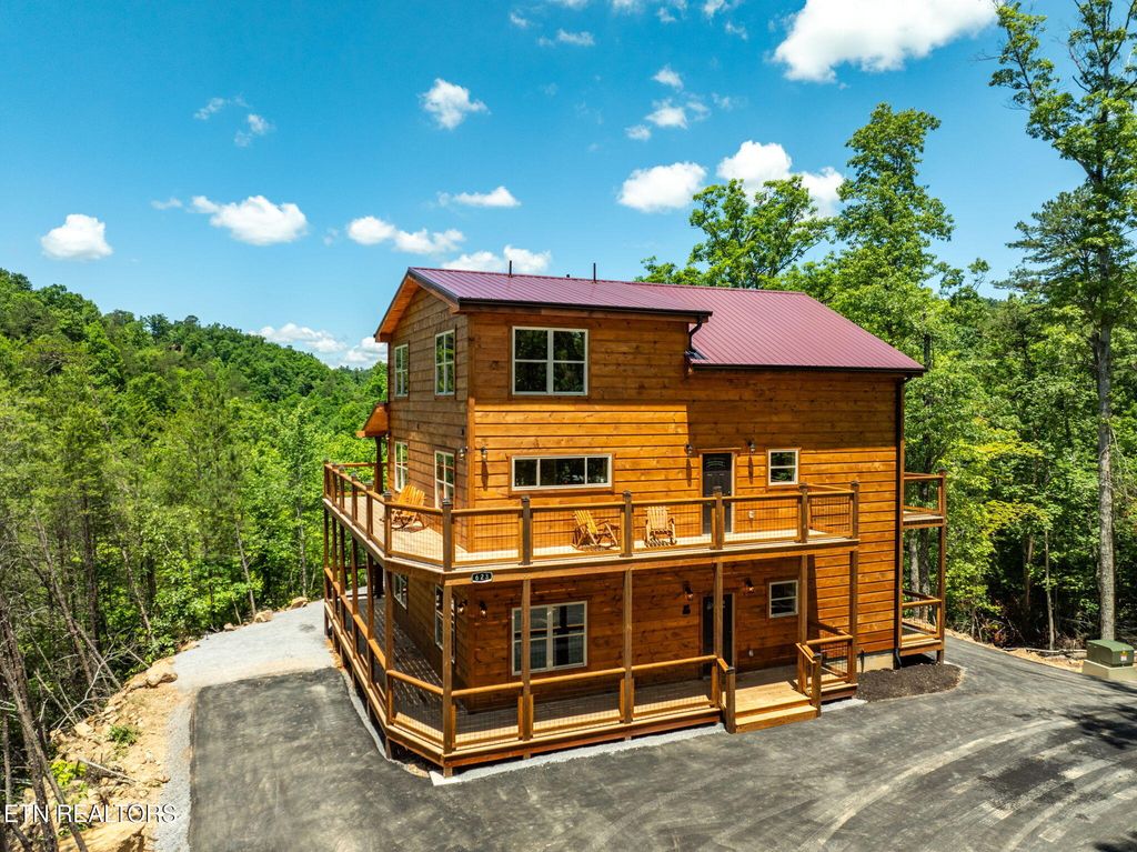 Photo of 623 Dutch Way, Pigeon Forge, TN 37863 (MLS # 1296203)
