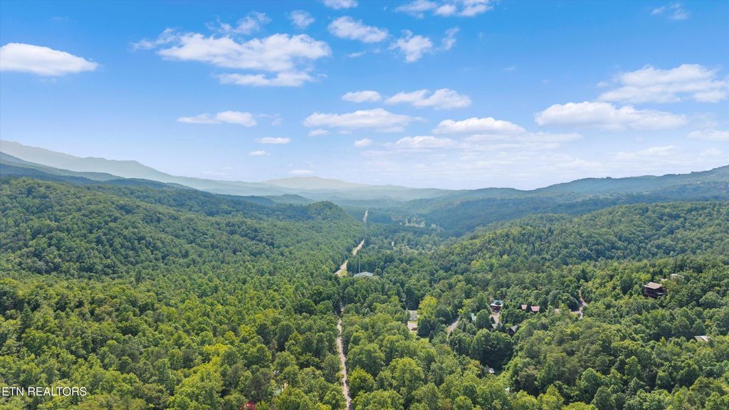 Photo of 4533 E Scenic Drive, Gatlinburg, TN 37738 (MLS # 1307080)