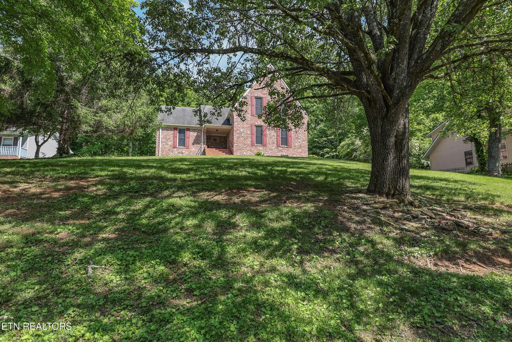 Photo of 112 Chestnut Hill Rd, Oak Ridge, TN 37830 (MLS # 1301281)