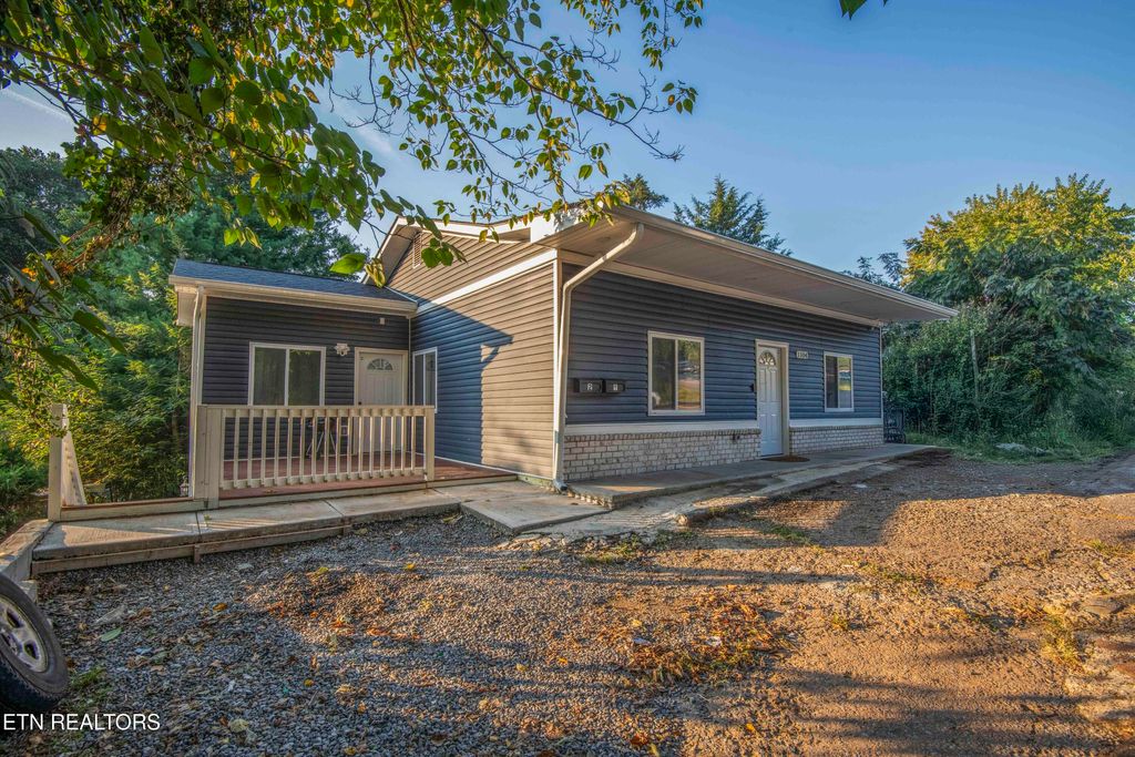 Photo of 1104 W Broadway St, Lenoir City, TN 37771 (MLS # 1324652)