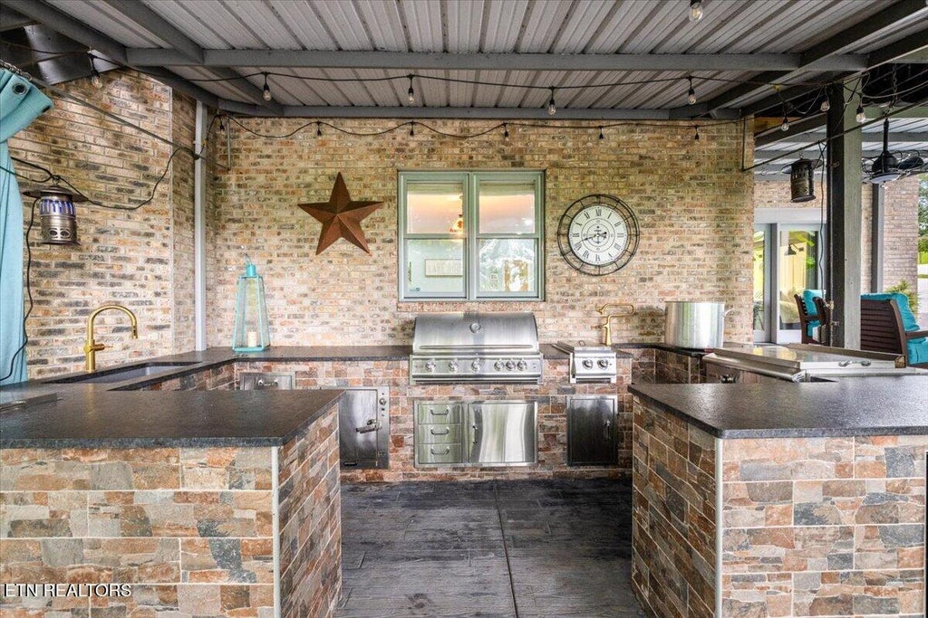 Photo of 112 Bluff Trace, Jacksboro, TN 37757 (MLS # 1353365)