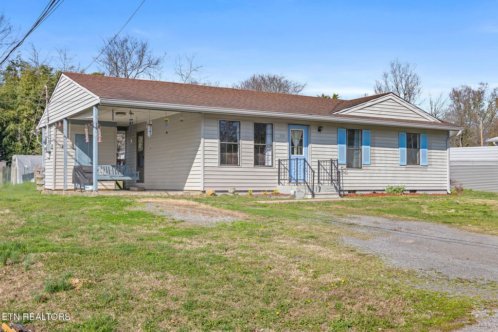 Photo of 915 Latham St, Etowah, TN 37331 (MLS # 1332178)