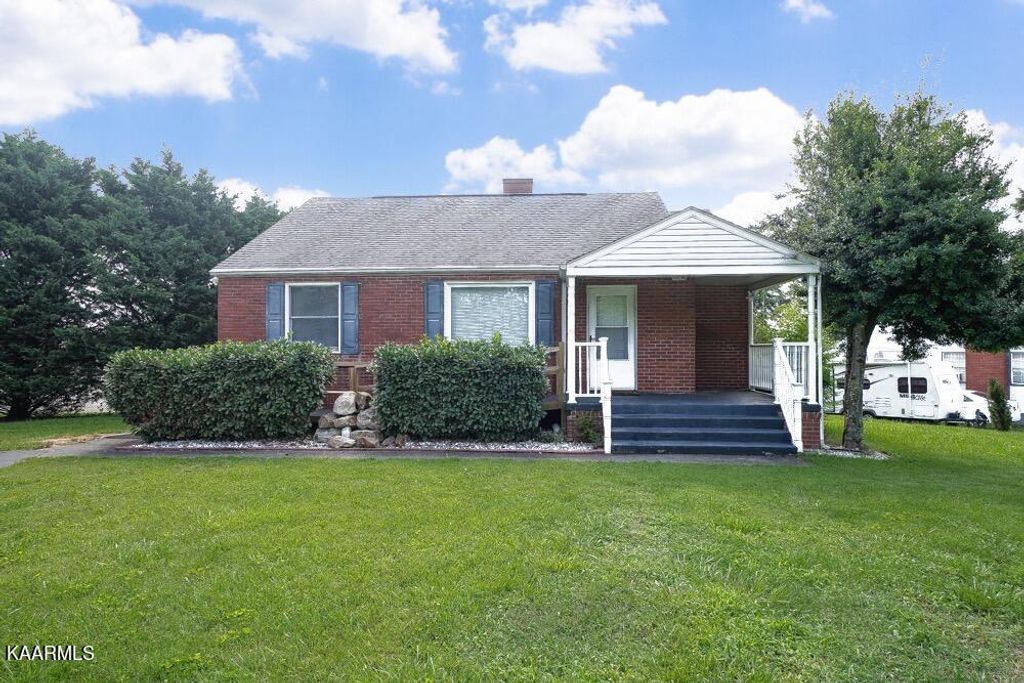 Photo of 904 E Hunt Rd, Alcoa, TN 37701 (MLS # 1232589)