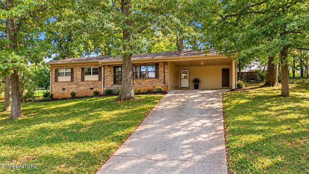Photo of 1808 E Alpine Drive, Maryville, TN 37804 (MLS # 1359637)