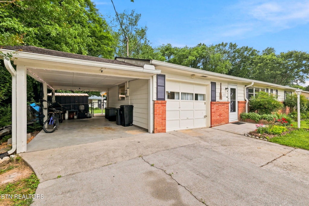 Photo of 4212 Felty Drive, Knoxville, TN 37918 (MLS # 1345564)