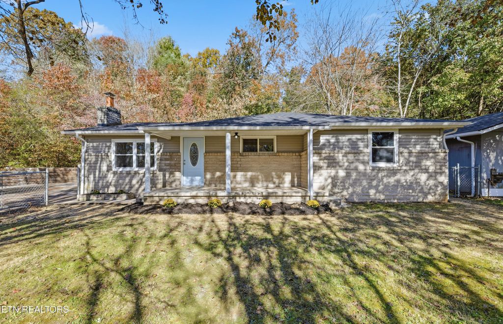 Photo of 1954 Bluff Rd, Harriman, TN 37748 (MLS # 1322095)